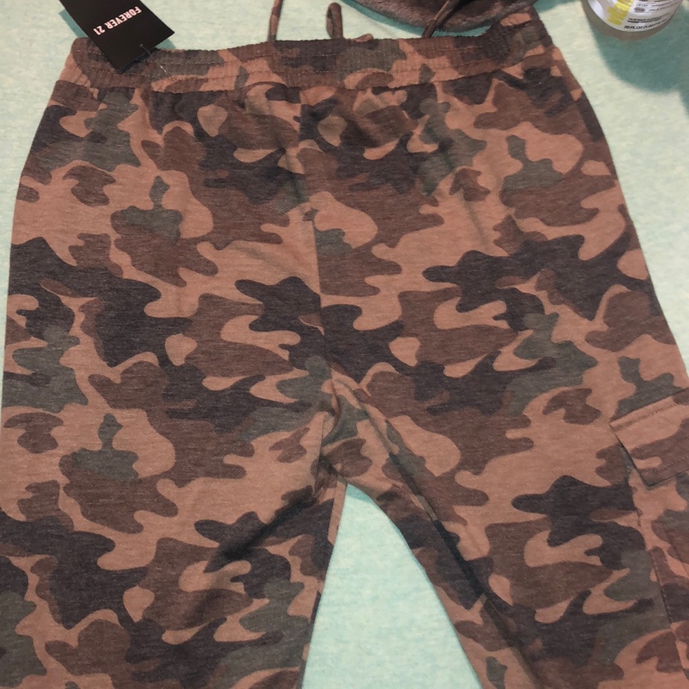 Joggers - Picture 3 of 4